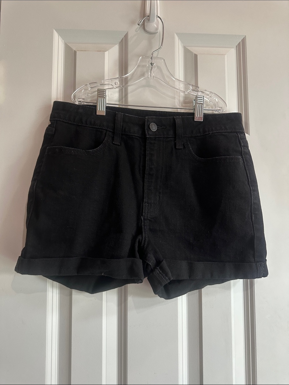 NWOT Old Navy Black Roll-Cuff Denim Shorts size 6